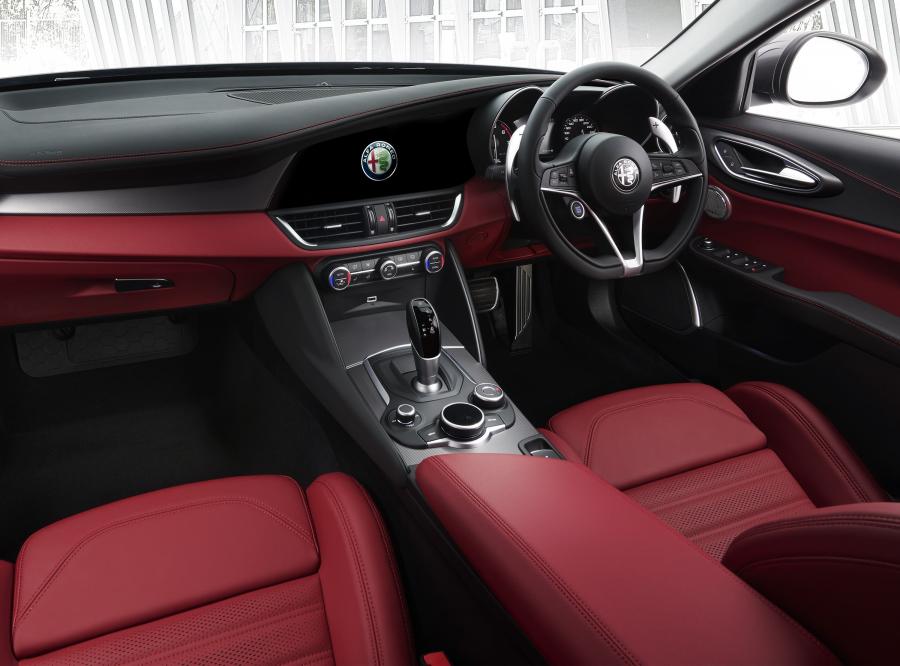 Торпедо Alfa Romeo Giulia Veloce (952) 2018 года  (JP) (фото 5 из 5)